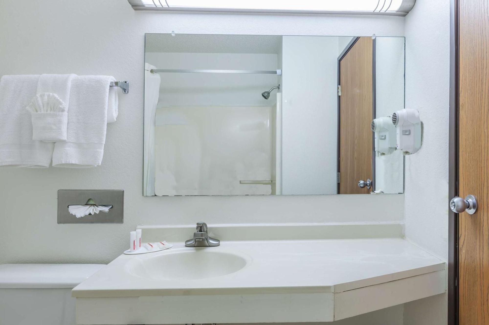 Super 8 By Wyndham Irving Dfw Airport/South Hotel Ngoại thất bức ảnh