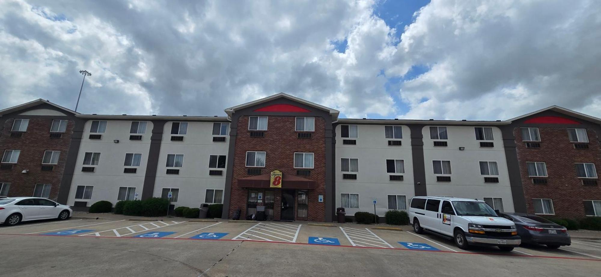 Super 8 By Wyndham Irving Dfw Airport/South Hotel Ngoại thất bức ảnh