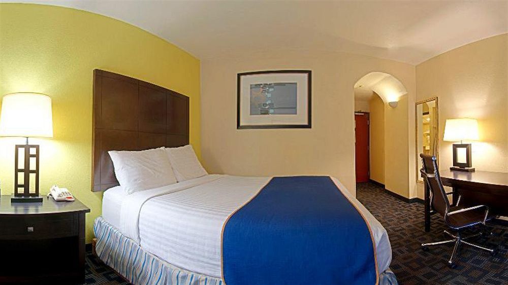 Super 8 By Wyndham Irving Dfw Airport/South Hotel Ngoại thất bức ảnh
